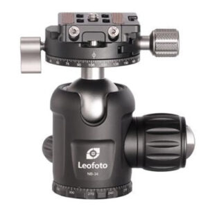 Leofoto NB-34 statiefkogelkop vooraanzicht met snelwisselplaat NP-50 en dubbele panoramaring op de basis.