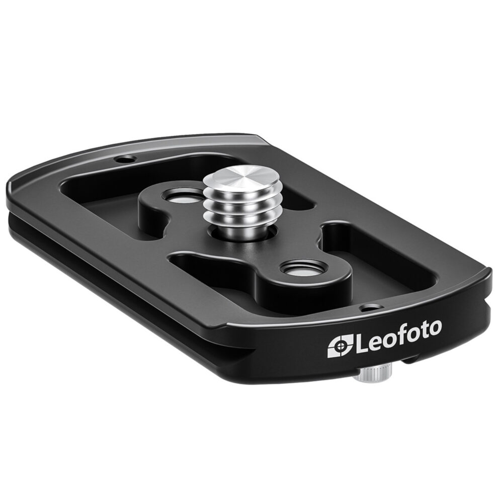 Leofoto P-BV15 snelwisselplaat schuin vooraanzicht van zwarte Arca-Swiss basisplaat met 3/8-inch schroef en borgpin.