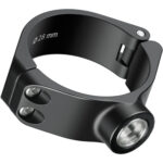 Leofoto QDC-28 QD-bus zwarte aluminium klem voor 28mm statiefpoot met geïntegreerde QD-aansluiting op witte achtergrond.