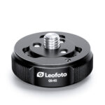Leofoto QS-45 snelwisselsysteem basisplaat met gemonteerde schroefadapter en Leofoto-logo aan de zijkant.