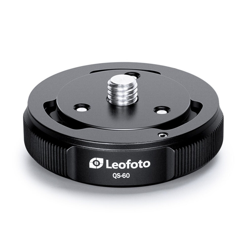 Leofoto QS-60 snelwisselsysteem bovenzijde van ronde snelwisselbasis met gemonteerde Q60 plaat en schroef.