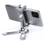 Leofoto PC-3 smartphone houder gebruikt als zilveren tafelstatief met horizontaal geplaatste smartphone.