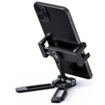Leofoto PC-3 smartphone houder zwart gebruikt als tafelstatief met horizontaal geplaatste smartphone op uitklapbare poten.