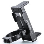 Leofoto PC-60 smartphonehouder staand in zwarte uitvoering met ring als uitklapbare standaard op lichte achtergrond.
