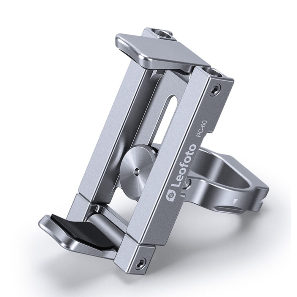 Leofoto PC-60 smartphonehouder zilveren metalen klem rechtopstaand met open ring als stabiele ondersteuning.