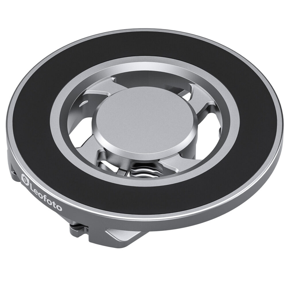 Leofoto-Mounting-Magnetic-smartphone-holder-PM-01-8 Leofoto PM-01 smartphonehouder bovenaanzicht van ronde magnetische basis met zwarte ring op witte achtergrond.