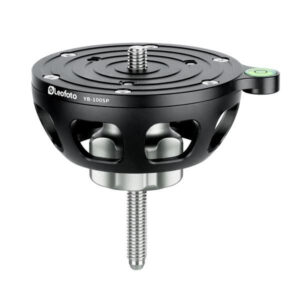 Leofoto YB-100SP nivelleerinrichting zijaanzicht met opengewerkte 100mm videohalfschaal, lange centreerschroef en geïntegreerde waterpas.