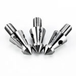 Leofoto TF-01 statiefvoet titanium spikes set van drie spikes met 3/8-inch schroefdraad op witte achtergrond.