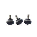 Leofoto LF-22 Statiefvoet set van drie zwarte rubberen 22mm statiefvoeten met roestvrijstalen 3/8-inch schroefdraad op witte achtergrond.