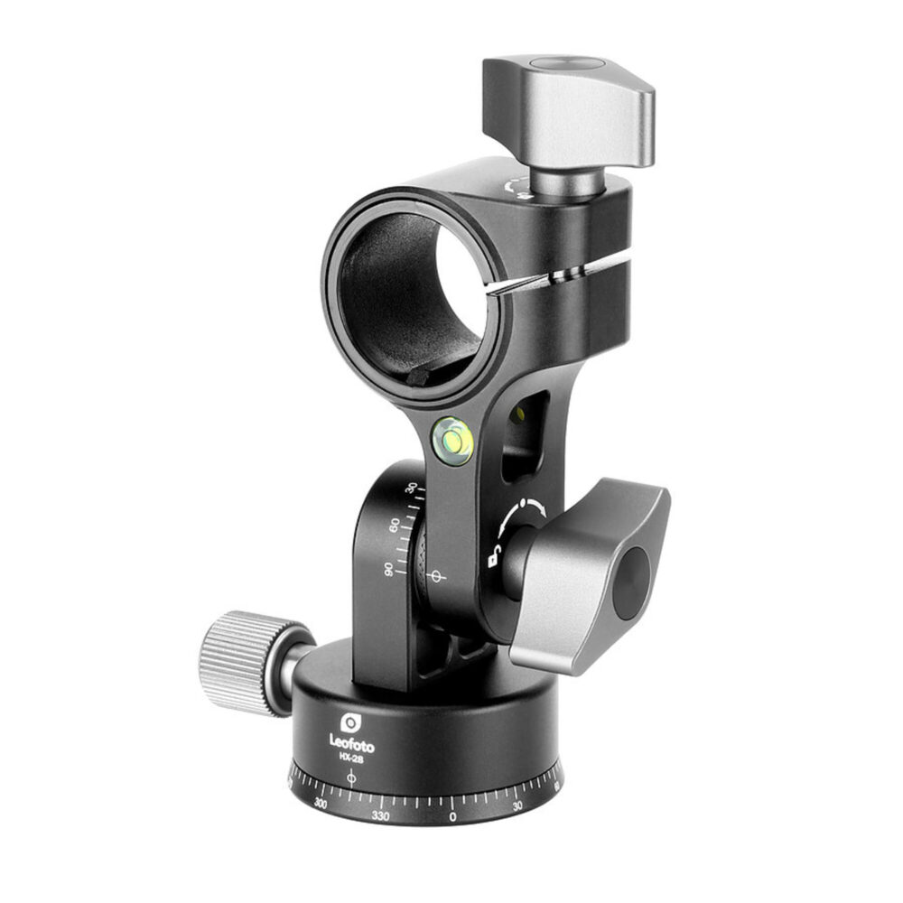 Leofoto HX-32 Uitbreidadapter zijaanzicht van de zwarte kanteladapter met waterpas, vergrendelknoppen en opening voor de middenkolom op witte achtergrond.