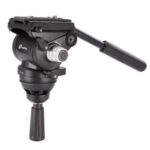 Leofoto VT-20 Videokop vooraanzicht met bedieningsarm en gemonteerde Arca-Swiss snelkoppeling
