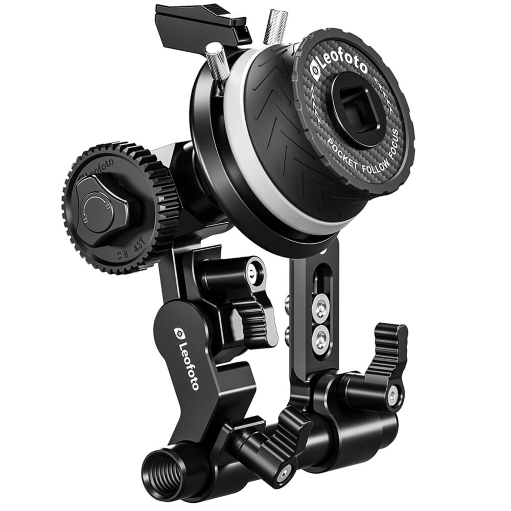 Leofoto LFF-01 Camera Cage vooraanzicht op follow focus-systeem met focuswiel en bevestigingsarm