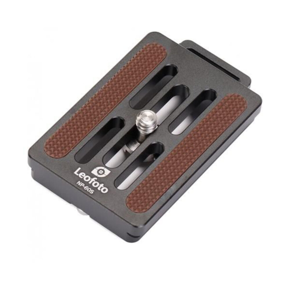 Leofoto NP-60S Snelkoppelplaat bovenaanzicht met antislip inlays, gleuven en 1/4" schroef