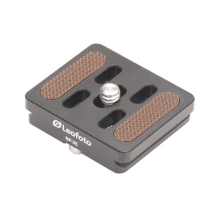 Leofoto NP-35 Snelkoppelingsplaat bovenaanzicht met rubberen antislipstroken en 1/4" schroef