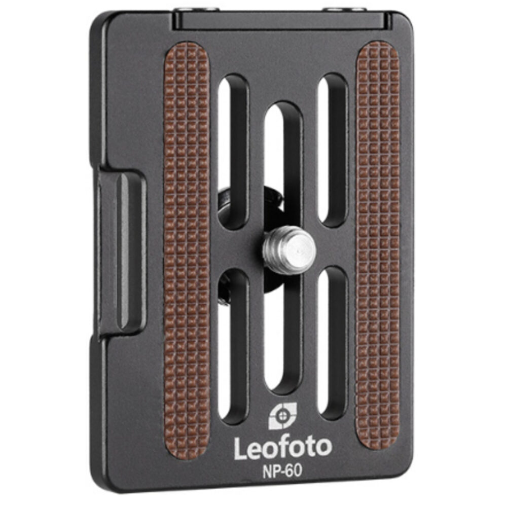 Leofoto NP-60 Snelkoppelingsplaat bovenaanzicht met schaal, rubberinlays en schroefgleuf