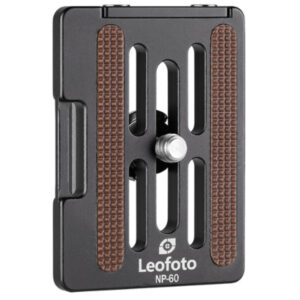 Leofoto NP-60 Snelkoppelingsplaat bovenaanzicht met schaal, rubberinlays en schroefgleuf