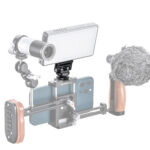 Leofoto FA-17 Gelenkarm geïnstalleerd op cameracage met LED en microfoon