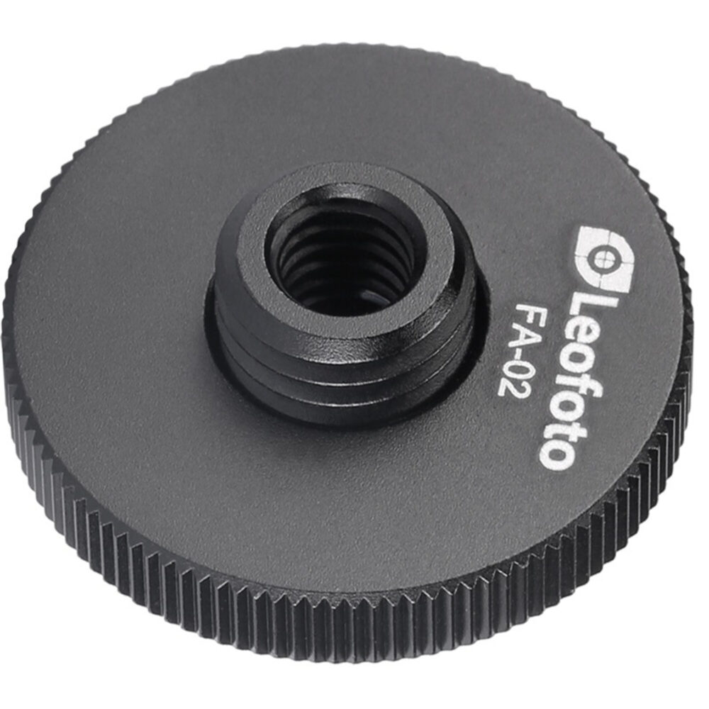 Hotshoe-Adapter bovenaanzicht van ronde aluminium adapter met 1/4 inch binnenschroefdraad.