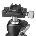 Leofoto FA-03 Hotshoe-Adapter gemonteerd op balhoofd met klem bevestiging