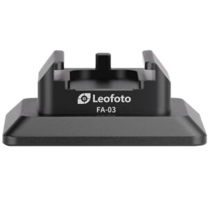 Leofoto FA-03 Hotshoe-Adapter bovenaanzicht met Arca-Swiss compatibele snelkoppelingsvoet