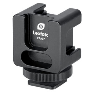 Leofoto FA-07 Hotshoe-Adapter schuin vooraanzicht met compact aluminium ontwerp