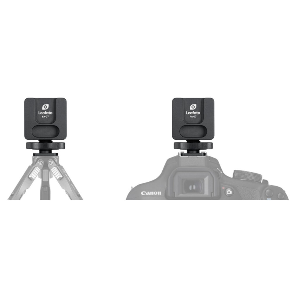 Leofoto FA-07 Hotshoe-Adapter op ministatief en DSLR-camera gemonteerd