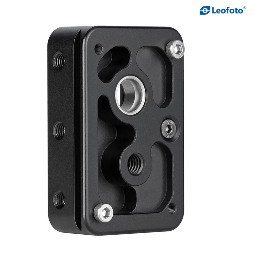 Leofoto GS-1 Adapterplaat detail van de onderzijde met bevestigingspunten en schroefgaten