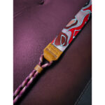 Leofoto L-CS-204 Draagriemen close-up van Red Mask patroon met lederen bevestigingsdeel