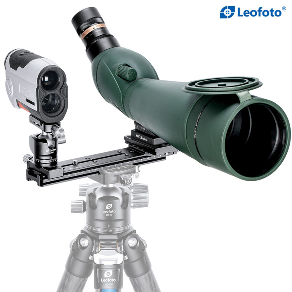 Leofoto FDM-01 Dualhalterung zijaanzicht met afstandsmeter en spektiv gemonteerd voor parallel uitlijnen