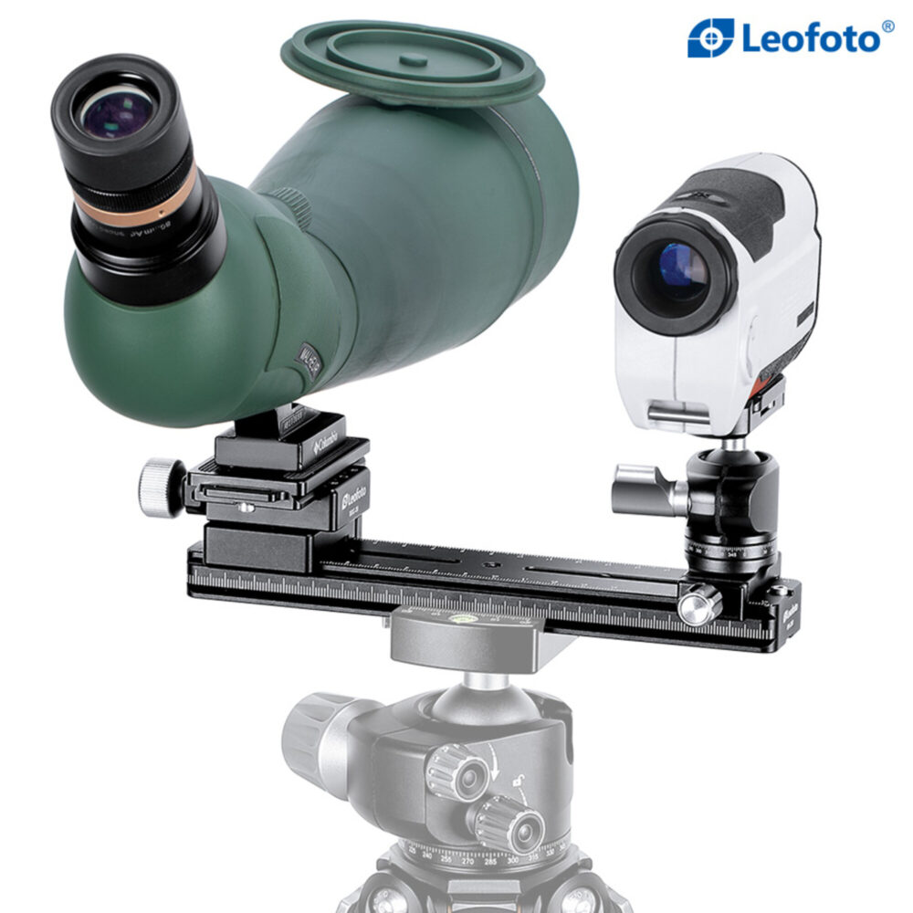 Leofoto FDM-02 Dubbele Houder met telescoop en afstandsmeter parallel gemonteerd op statief