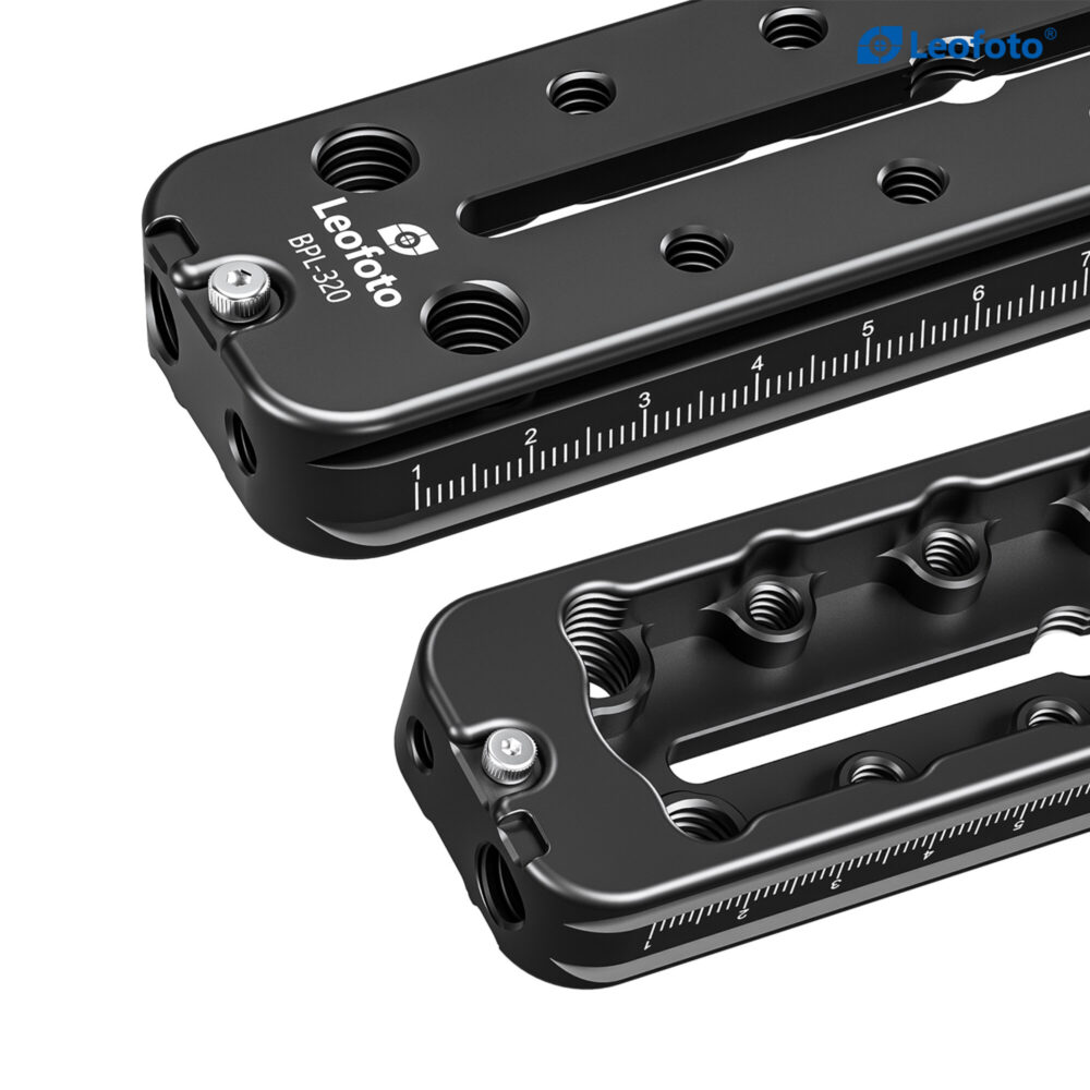 Leofoto FDM-03 Dubbele Houder close-up van railuiteinden met schroefdraadgaten en maatverdeling