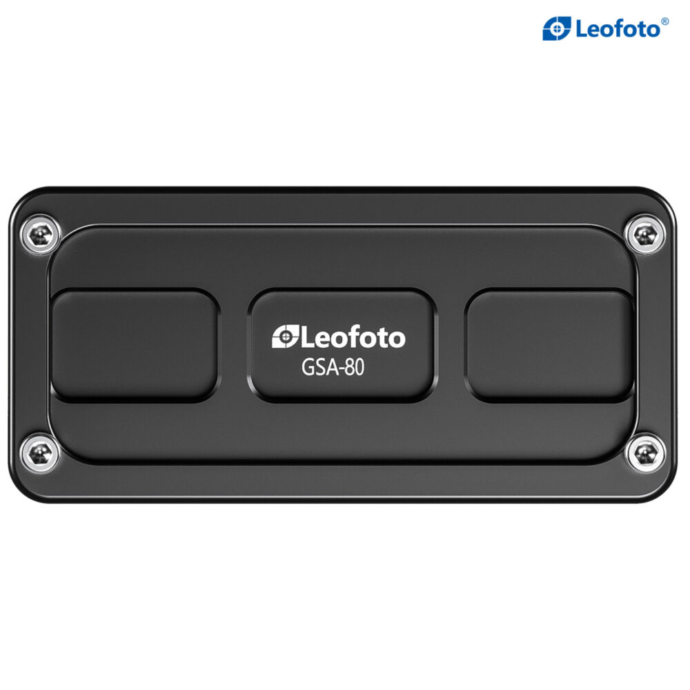 Leofoto GSA-80 Adapterschiene onderzijde close-up met Leofoto-logo en bevestigingspunten