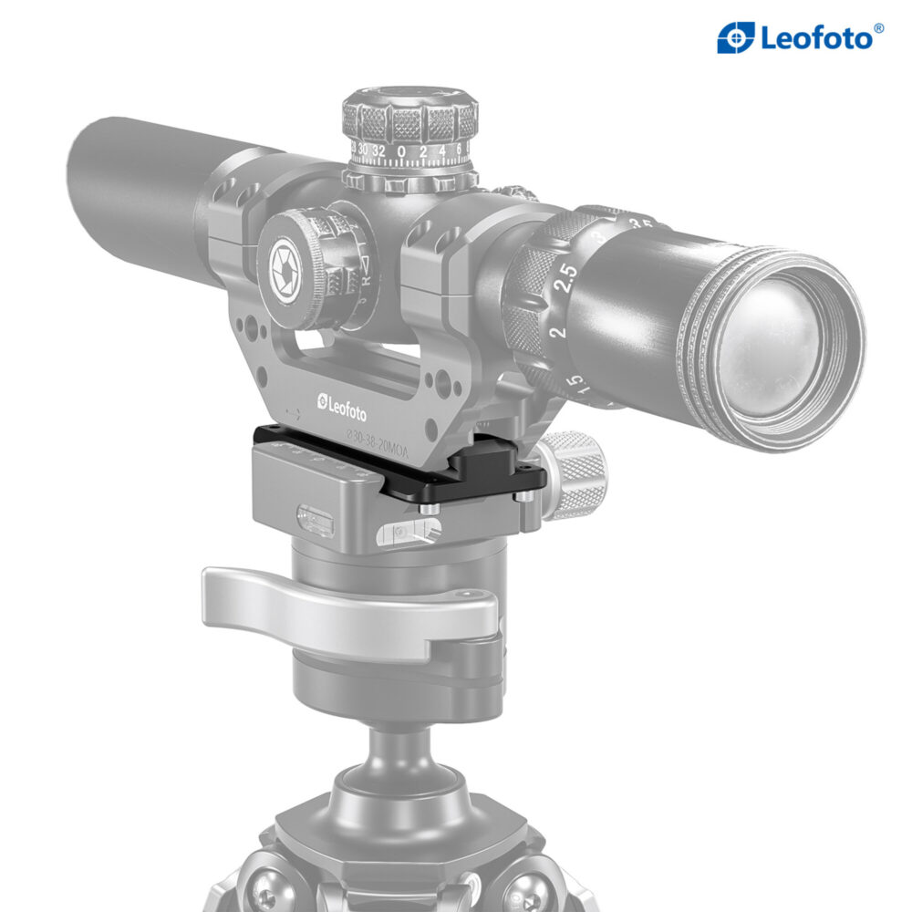 Leofoto GSA-80 Adapterschiene richtkijker gemonteerd op statief via Weaver/Picatinny naar Arca-Swiss rail