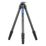 Leofoto LS-284CEX Tripod carbon Ranger volledig uitgeklapt met nivelleerbasis.