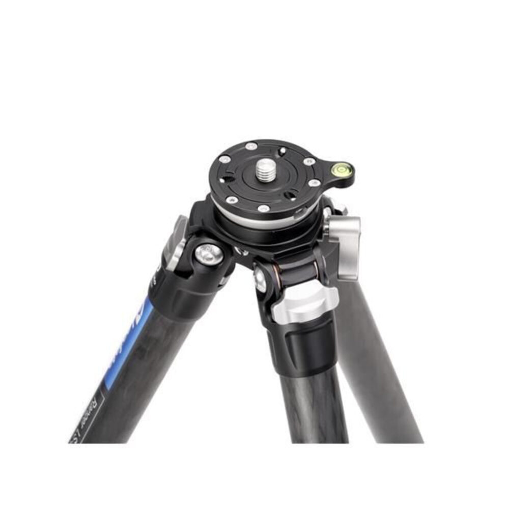 Leofoto LS-284CEX Tripod ingeschoven carbon poten rechtopstaand.