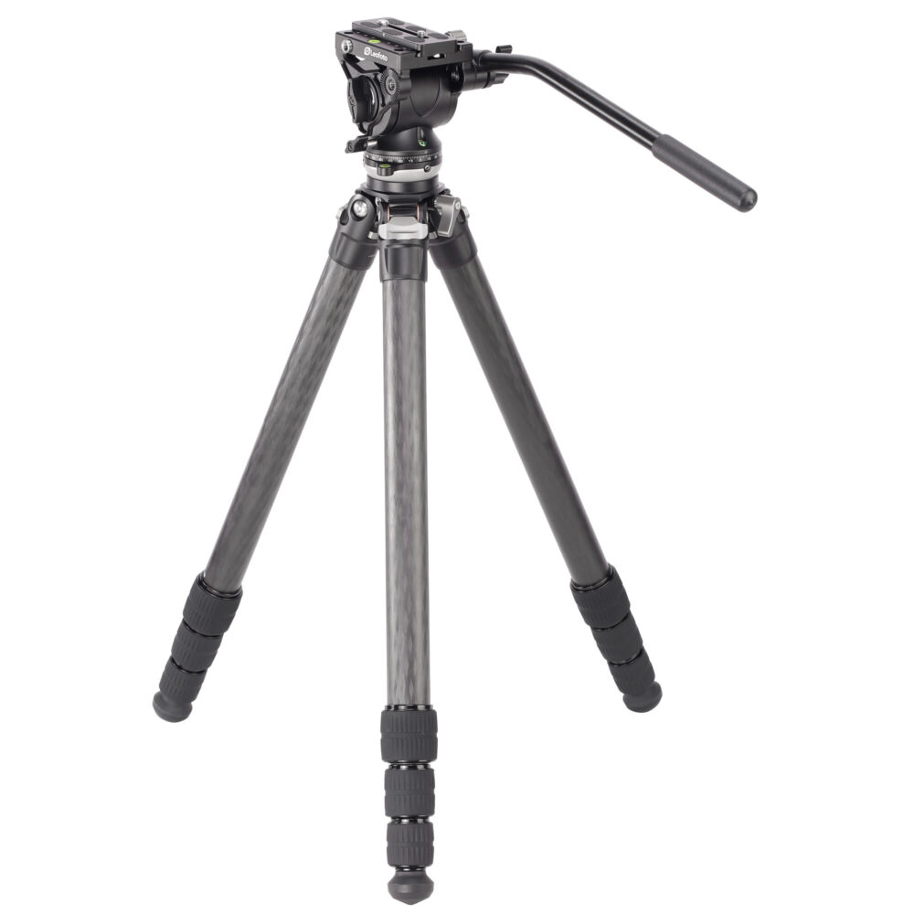 Leofoto LS-284CEX Tripod uitgeklapt carbon Ranger-statief met gemonteerde videokop.