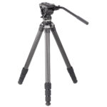 Leofoto LS-284CEX Tripod uitgeklapt carbon Ranger-statief met gemonteerde videokop.