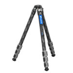 Leofoto LS-284C Tripod carbon Ranger Pro uitgeklapt op drie poten zonder kogelkop in beeld.