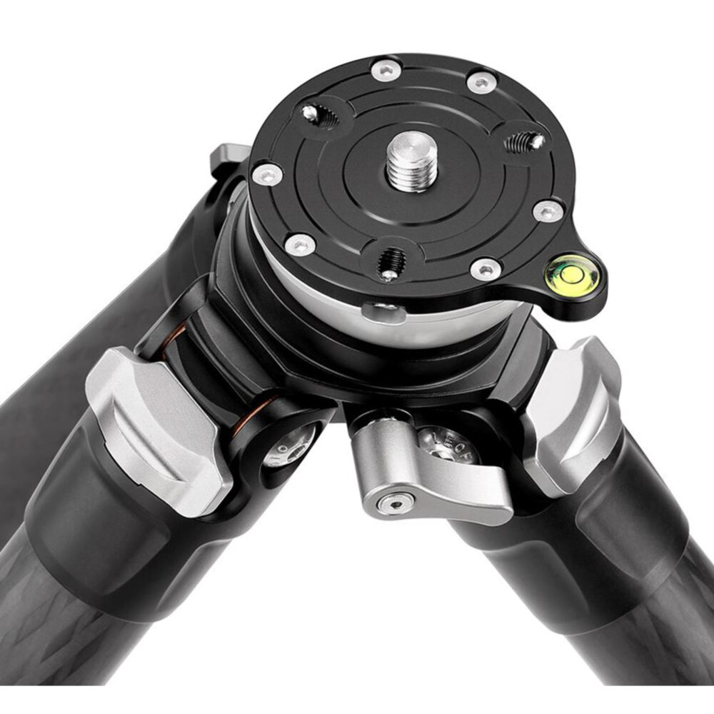 Leofoto LS-225CEX Tripod carbon Ranger bovenaanzicht van nivelleerbasis met halfrondschaal en libel.