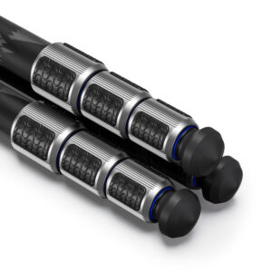 Leofoto LS-324C Tripod carbon Ranger Pro close-up van waterproof draaivergrendelingen op de poten.