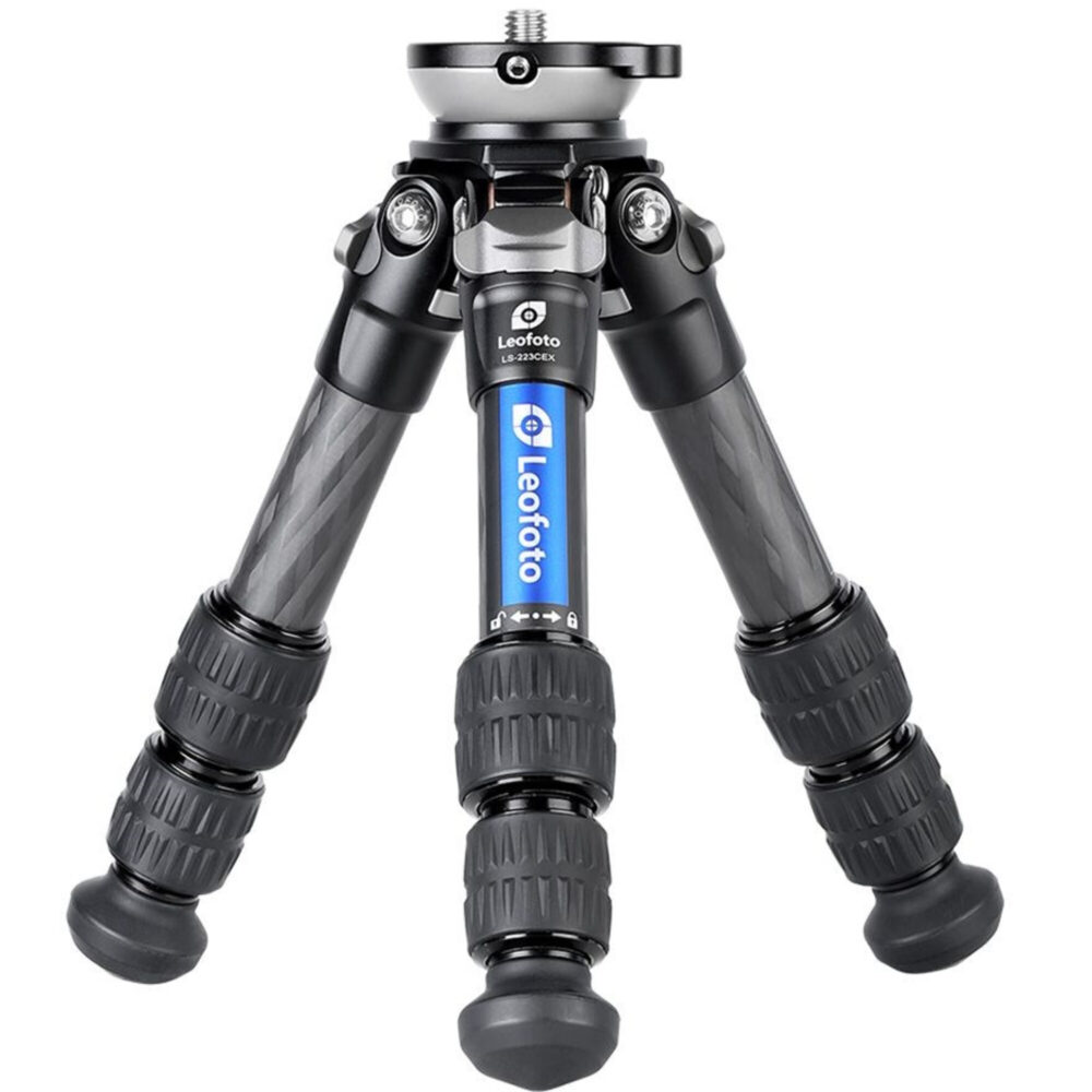 Leofoto LS-223CEX Tripod close-up korte carbon poten met grote draaivergrendelingen.