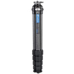 Leofoto LS-255CEX Tripod carbon Ranger met nivelleerinrichting ingeklapt tot compacte transportlengte.