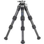 Leofoto LS-223CEX Tripod op maximale hoogte met drie volledig uitgeschoven poten.