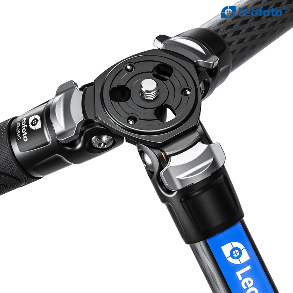 Leofoto LSR-284C Tripod carbon Rapid Ranger close-up van klemmvergrendelingen op de poten.