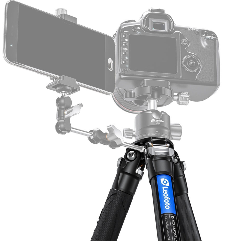 Leofoto LSR-284C Tripod carbon Rapid Ranger in gebruik met gemonteerde camera als toepassingsvoorbeeld.