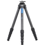 Leofoto LS-255CEX Tripod carbon Ranger Leveling volledig uitgeklapt met drie poten.