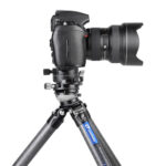 Leofoto LS-285CEX Tripod demonstratie met gemonteerde camera op panoramakop.