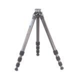 Leofoto LS-324CEX Tripod volledig uitgeklapt carbon Ranger-statief met drie poten.