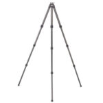 Leofoto LS-324CEX Tripod frontaal gezien op maximale hoogte met dun uitgezette poten.