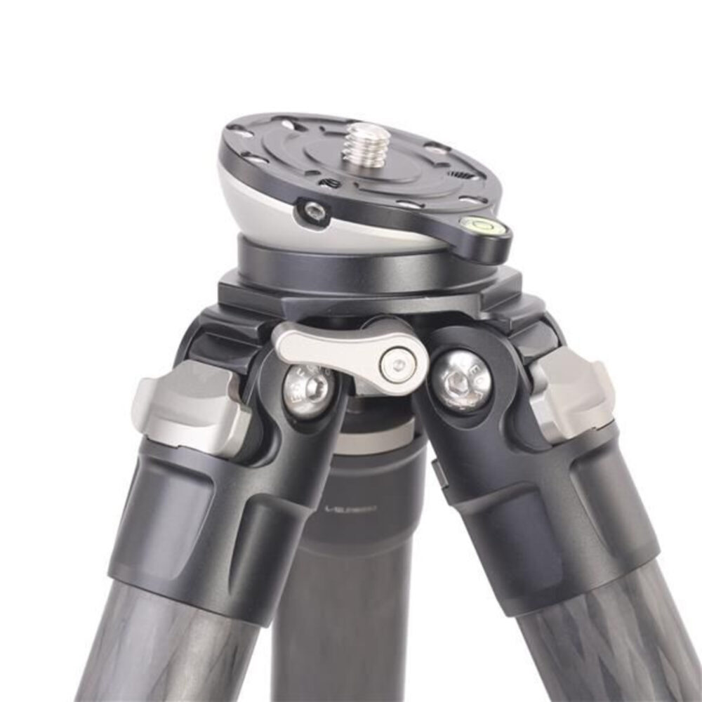 Leofoto LS-324CEX Tripod detail statiefschouder met vergrendelingen voor beenhoeken.